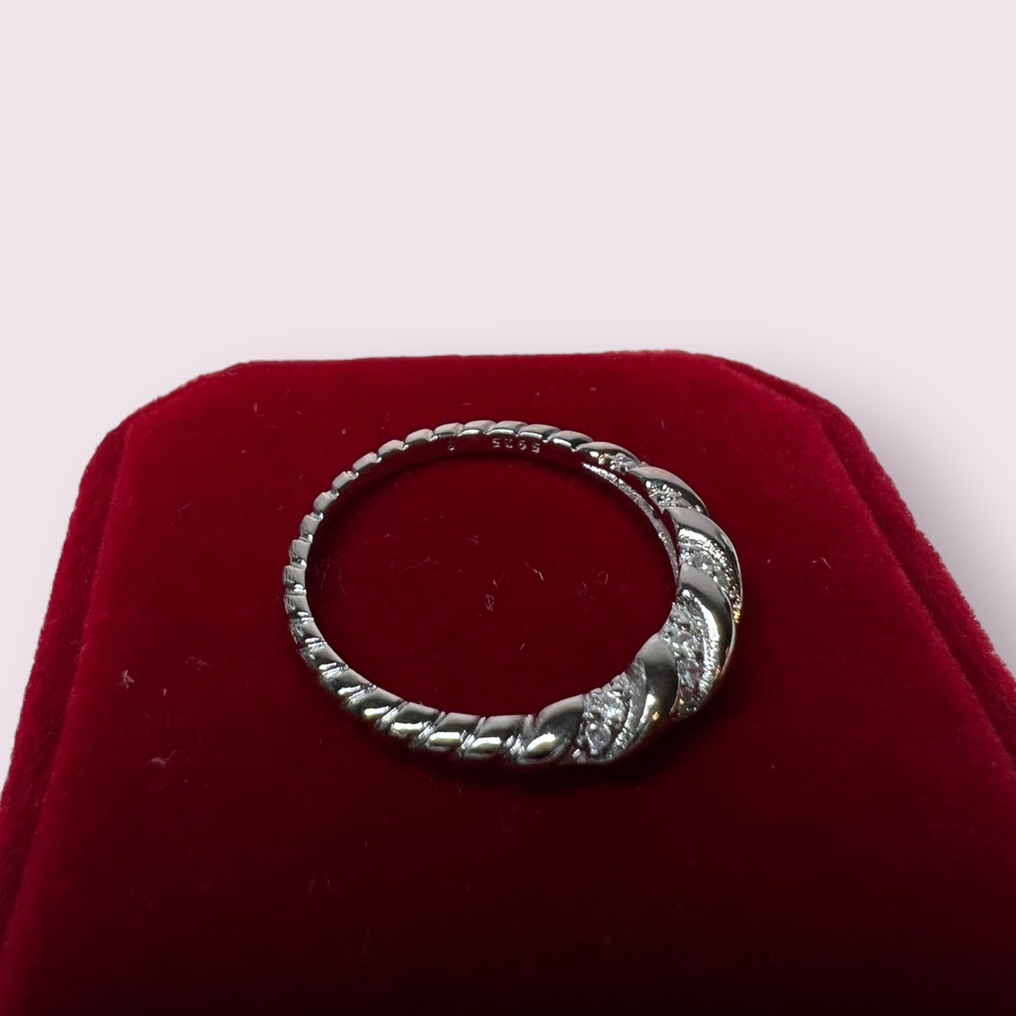 LUSTRA Ring